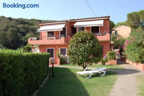 Appartement de vacances avec terrasse, barbecue et jardin | À côté de la plage - Image 1