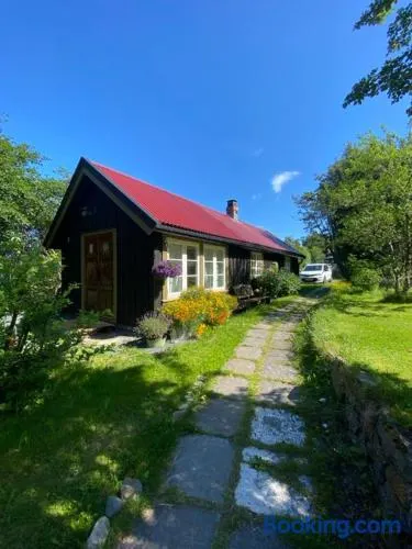 Lite hus i hagen - Image 1