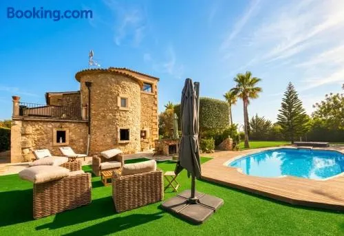 Family-friendly finca with picturesque garden - Image 1