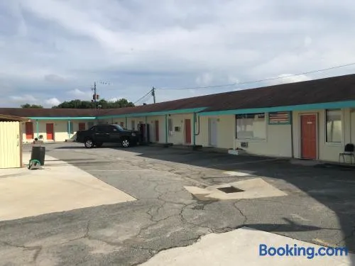 Budget Inn - Image 1