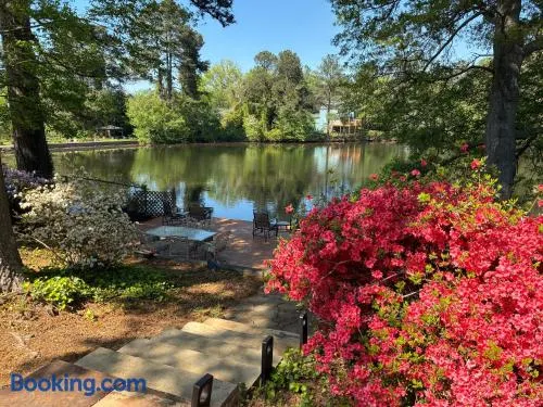 Lakefront Serenity - Image 1