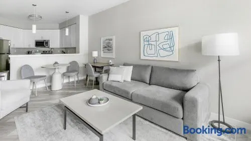 Landing - Modern Apartment with Amazing Amenities (ID8251X83) - Image 1