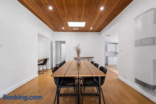 Strathdale Stay - Cozy & Pet Friendly - Image 1