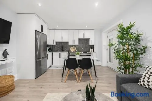 New Custom-Built Cozy Toronto Suite with Heated Floors & Free Parking - Image 1