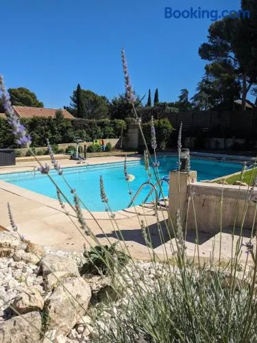 Studio cosy neuf calme -Parking Terrasse privée Piscine 5mn Gare TGV Aix et ZA Aix la Duranne 15 mn Aéroport Marseille - Image 1