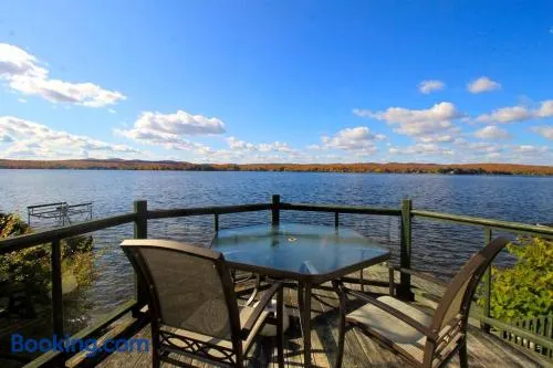 Le Vacancier sur le lac - Image 1