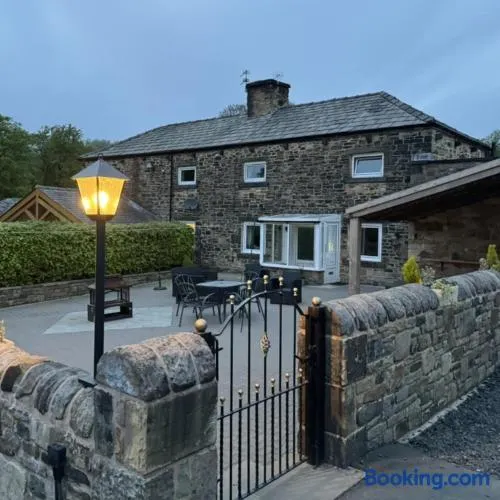 Smithills Farm Holiday Cottage - Image 1