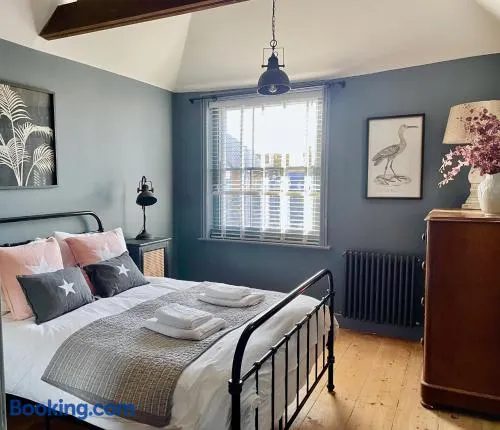 Fabulous apartment seconds from beach by Whitstable-Holidays, Pudding Pan - Image 1