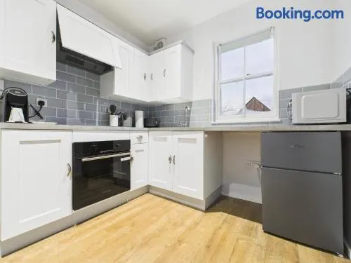Stylish 1-Bedroom Apartment - Barton Heights, Central Tewkesbury - Image 1