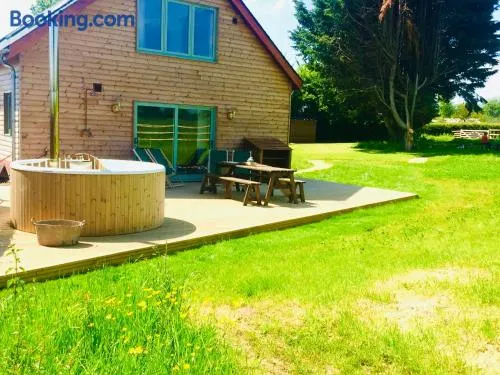 Deer Den timber clad cabin with hot tub, up private lane - Image 1