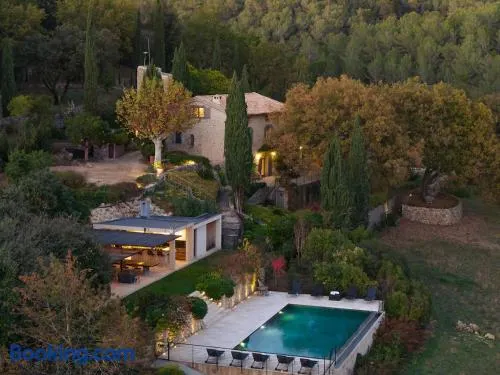 Elegant private estate - Image 1