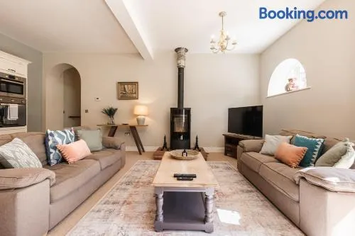 Stylish Coach House Retreat - Image 1
