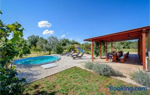 2 Bedroom Awesome Home In Pula - Image 1