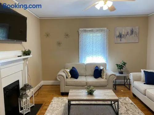 Sleeps 6, 3BR House, Fenced Yard, Pets Welcome - Mins to Motor Speedway - Image 1