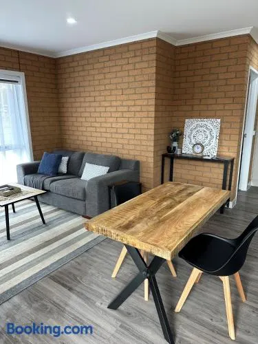 LBarza Stylish New One Bedroom Apartment - Image 1
