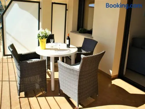 Precioso piso en Roses con piscina y parking AV-18 - Image 1