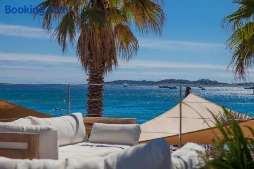 Vic's Land Holidays - Image 1