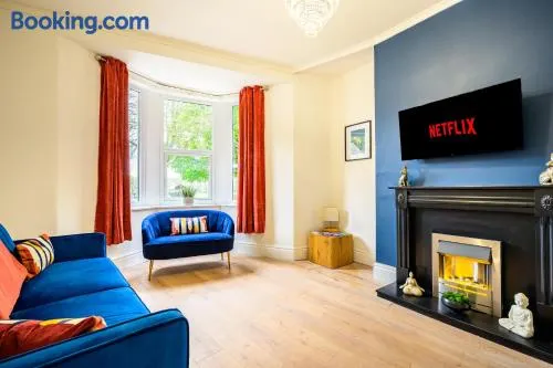 Stunning House Sleeps 7 - Parking - Image 1