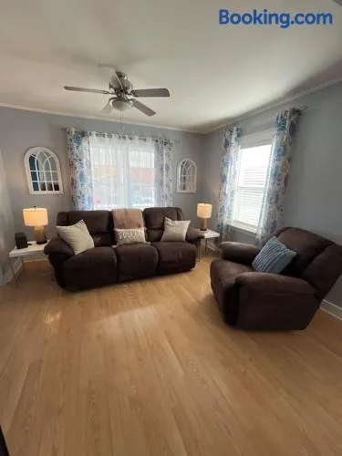 Hearth and Bay private entire home - Image 1