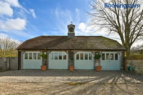 Idyllic Cottage in South Oxfordshire - Image 1