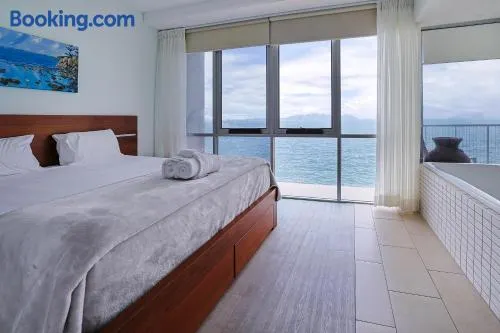 Best at Bright Point Absolute Waterfront Apartment - Image 1