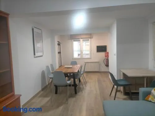 PIso recién reformado y espacioso - Image 1