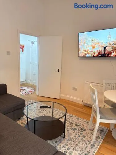 Two Bedrooms Arsenal & Highbury - Image 1