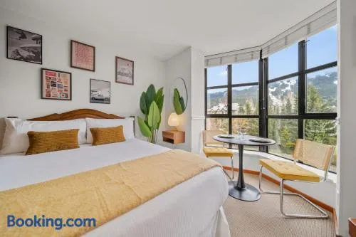 Mid Century Modern - Studio w Pool & Hot Tub - Image 1