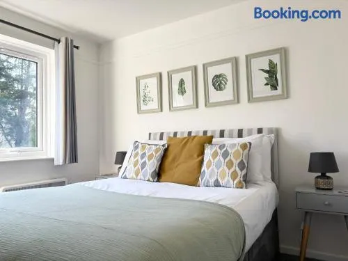 Harlowe Mousehole Hideaway two bedrooms with parking - Image 1