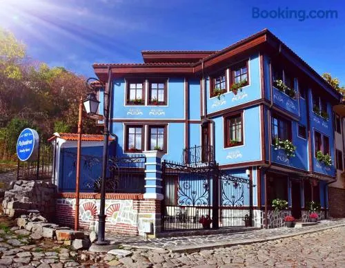 Pulpudeva Family Hotel - Image 1