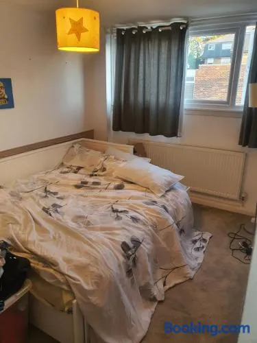 One bed room in three bed room house - Image 1