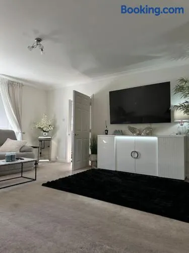 3 double bedroom spacious flat - Image 1