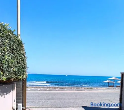 Turquoise Front Sea Apartment - Image 1