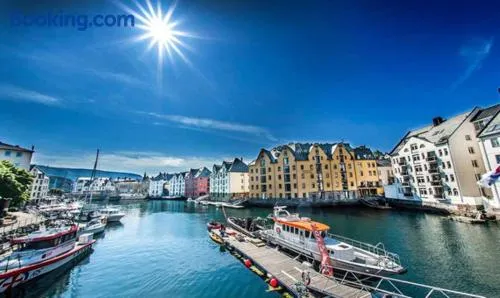 Ålesund Apartment with free parking - Image 1
