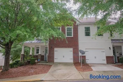 Luxury 2 Bedroom 2 Bathroom 1 half bath Condo in West Athens - Image 1