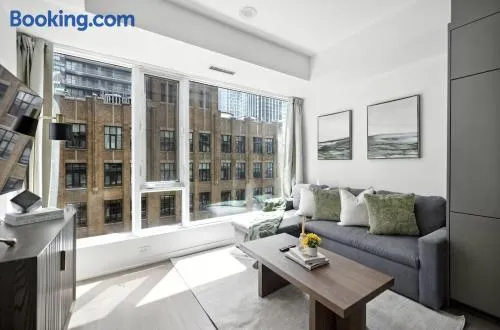 Modern 1BR Downtown Walk Everywhere - Image 1