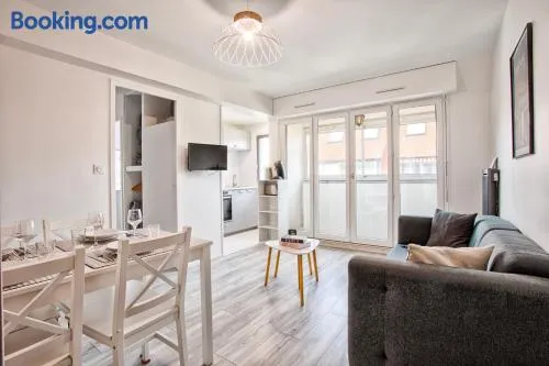 2 Bedrooms, TV & Wifi - Image 1