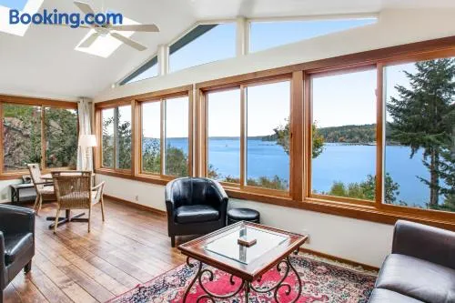 Seabeck House & Cottage on Hood Canal - Image 1