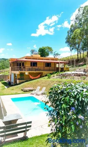 Sitio Rancho dos Sapos - Ao pé das montanhas de Minas Gerais a uma hora de BH Asfalto - Image 1