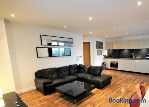 London Dockside Apartment - Image 1