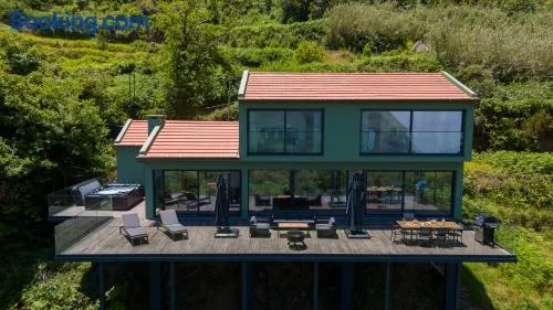 Panorama House by LovelyStay - Image 1