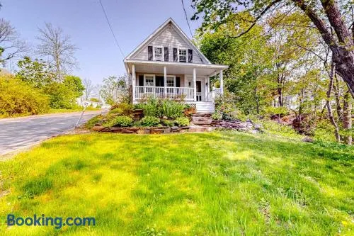 Classic home with prime location 1 block from Main Street - Image 1