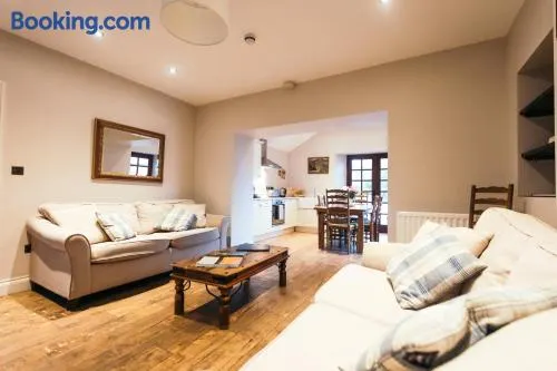 Rustic Heritage Farm Cottage, 2 Bed, Retreat - Image 1