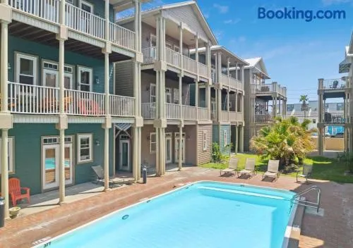 Cozy Beach House, Heated Pool , Fast WiFi - Image 1