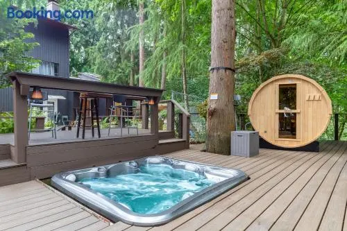 Garden Suite Two Bedroom with Hot Tub Sauna Outdoor kitchen and Game Room - Image 1
