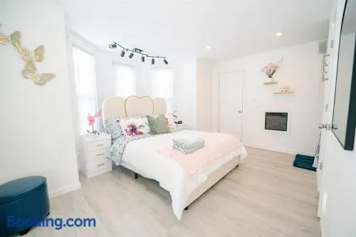 Modern 5BR DC Home Free Parking Steps from Metro Family-Friendly - Image 1