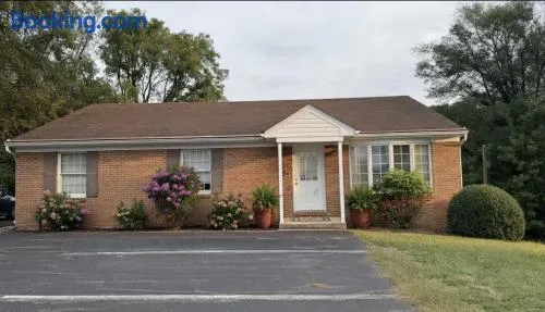 Comfort 1BR with Fast Wi-Fi - Image 1
