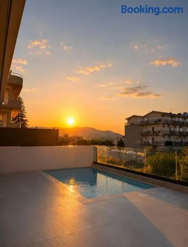 Aurelia Luxury House - Image 1