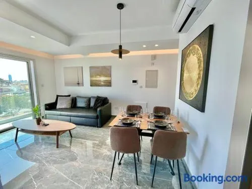 V-Premium Brand New Central flat - Image 1