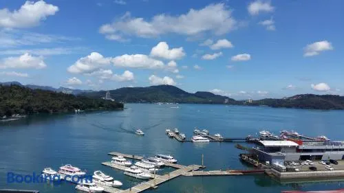 Yi Da Lakeside Hotel - Image 1